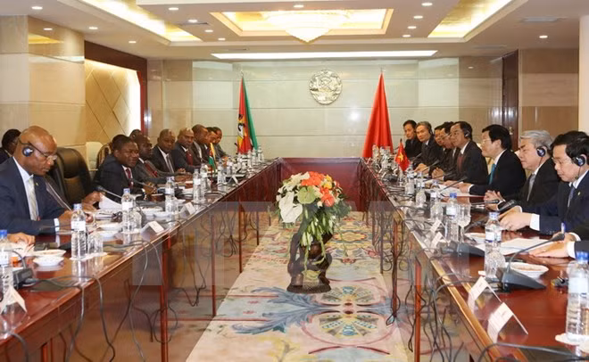 Entretien entre le président Truong Tan Sang et son homologue mozambicain ảnh 1