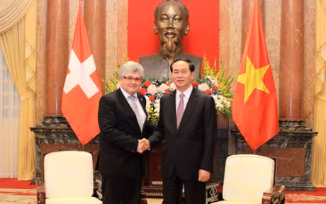 Le Vietnam prend en haute considération les relations avec la Suisse ảnh 1