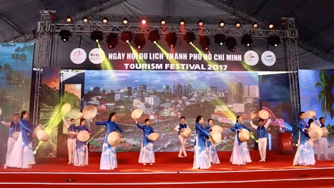 Ouverture de la 13e Fête du tourisme de Hô Chi Minh-Ville 2017 ảnh 1