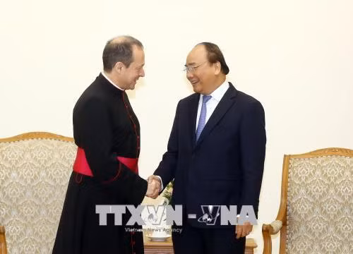Le sous-secrétaire du Vatican pour les relations avec les États se rend au Vietnam ảnh 1