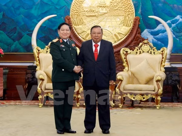 Renforcement des relations Vietnam-Laos dans la défense ảnh 1