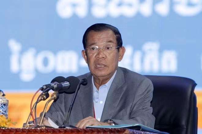 Le Premier ministre cambodgien Samdech Techo Hun Sen au Vietnam pour deux sommets ảnh 1