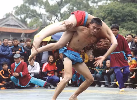 La lutte, toujours aussi populaire à Hanoi ảnh 1
