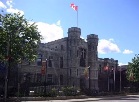 Un homme d’origine vietnamienne fait rayonner la pièce canadienne ảnh 2