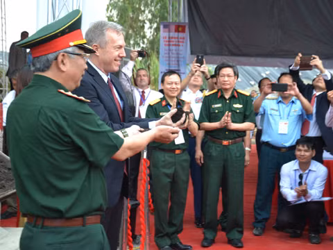 Présentation des résultats de la décontamination de dioxine dans l’aéroport de Da Nang ảnh 1