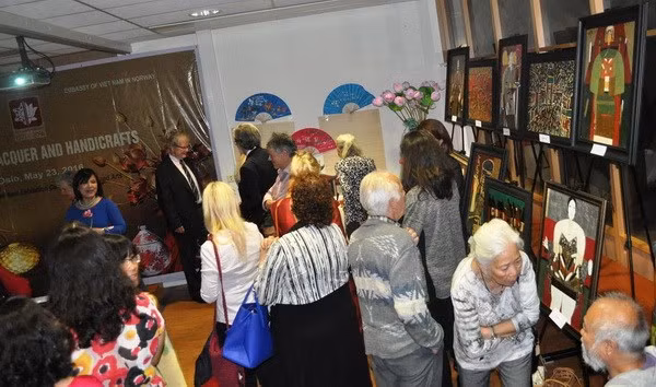 Présentation de l’art de la laque du Vietnam en Norvège ảnh 1