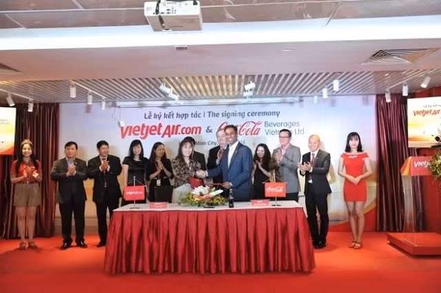 VietJet et Coca-Cola Vietnam s'engagent dans une coopération intégrale ảnh 1