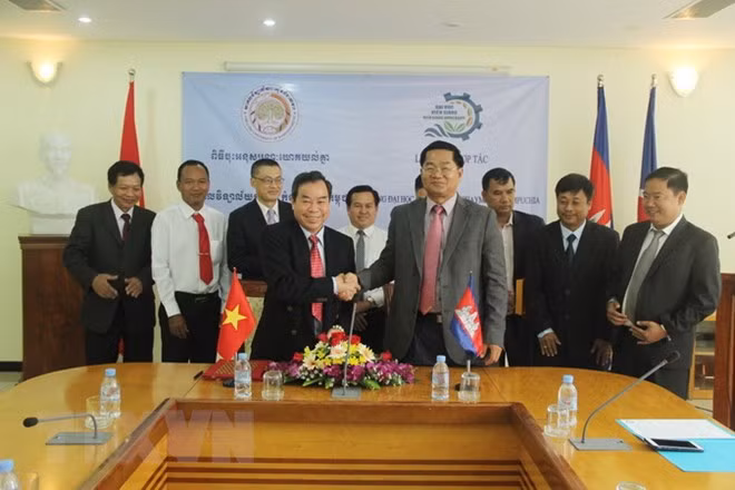 Renforcement de la coopération universitaire Vietnam-Cambodge ảnh 1