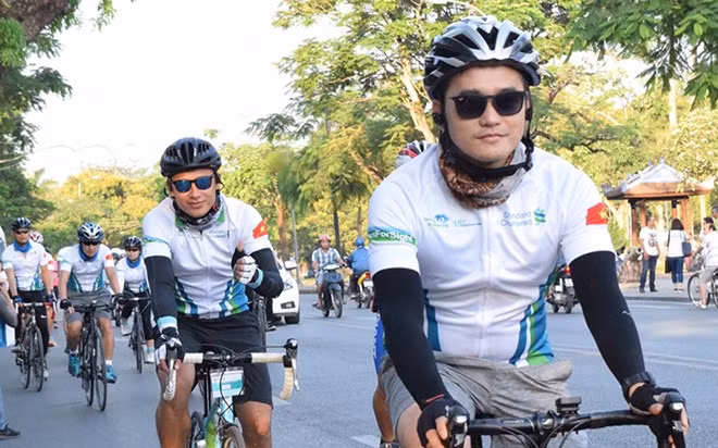 Standard Chartered collecte 74.000 dollars pour un programme de soins oculaires ảnh 1