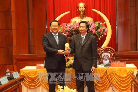 Le vice-PM laotien Sonexay Siphadone poursuit sa tournée dans le delta du Mékong ảnh 1
