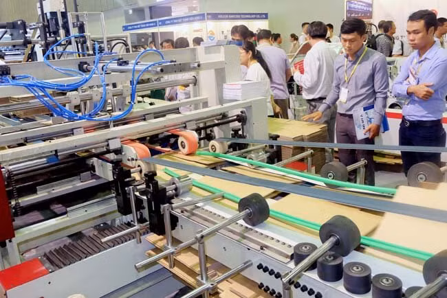 La balance commerciale du Vietnam excédentaire de 1,1 milliard de dollars depuis janvier ảnh 1