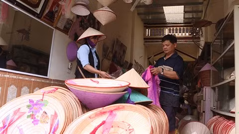 À Chuông, le village qui préserve la quintessence du nón ảnh 4