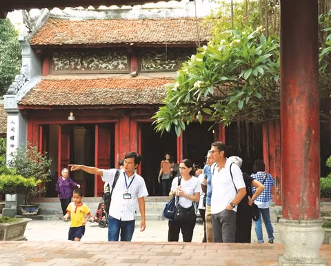 Faire du tourisme un secteur clé de l’économie vietnamienne ảnh 1