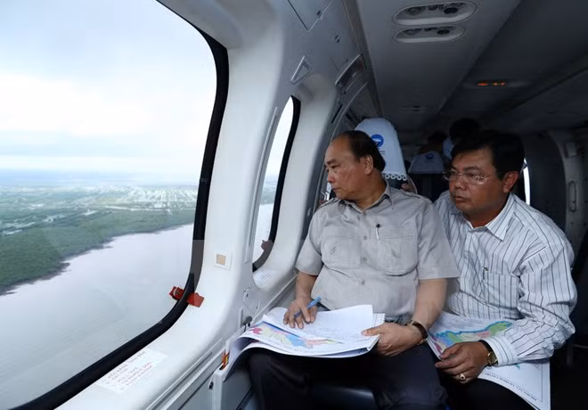 Le PM inspecte les impacts du changement climatique dans le delta du Mékong ảnh 1
