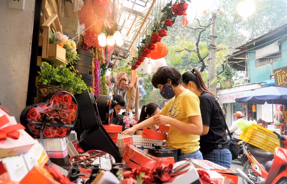 Ho Chi Minh-Ville: Marché tranquille du jour de la Saint-Valentin ảnh 1