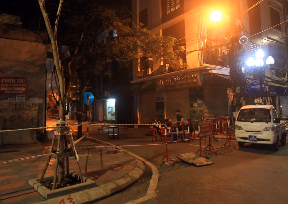 COVID-19: Hai Phong met en quarantaine des cas liés à deux nouveaux d'infection ảnh 1