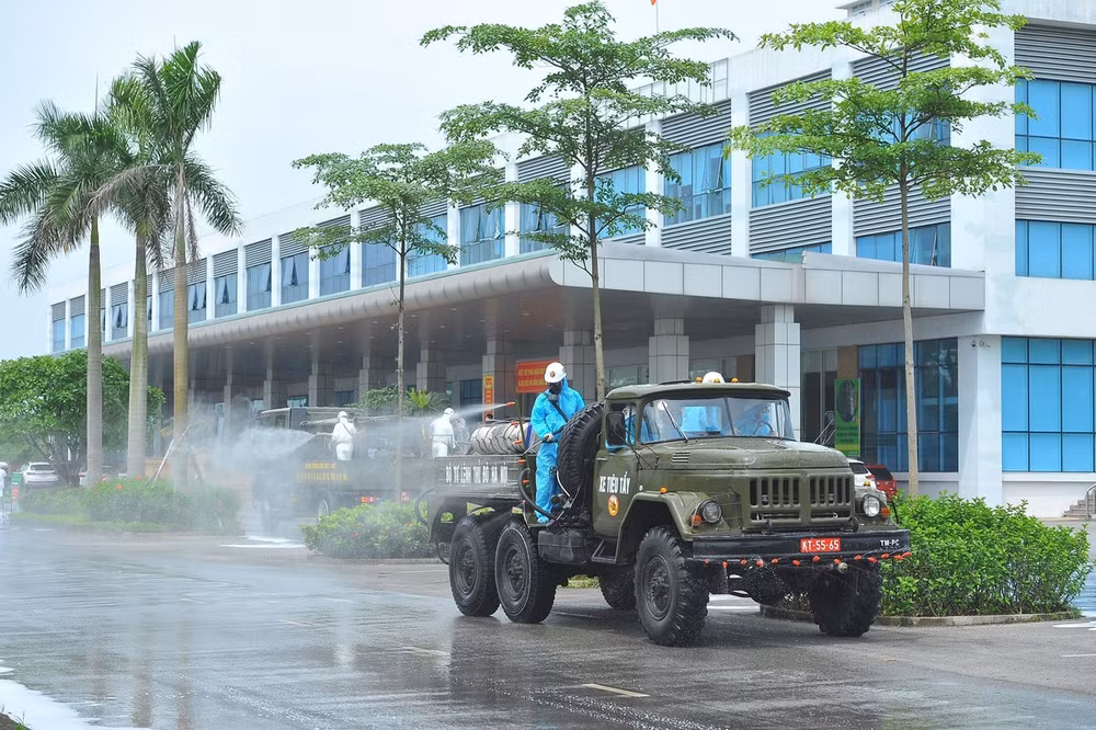 Désinfection de l'Hôpital central des maladies tropicales de Kim Chung à Hanoï ảnh 1