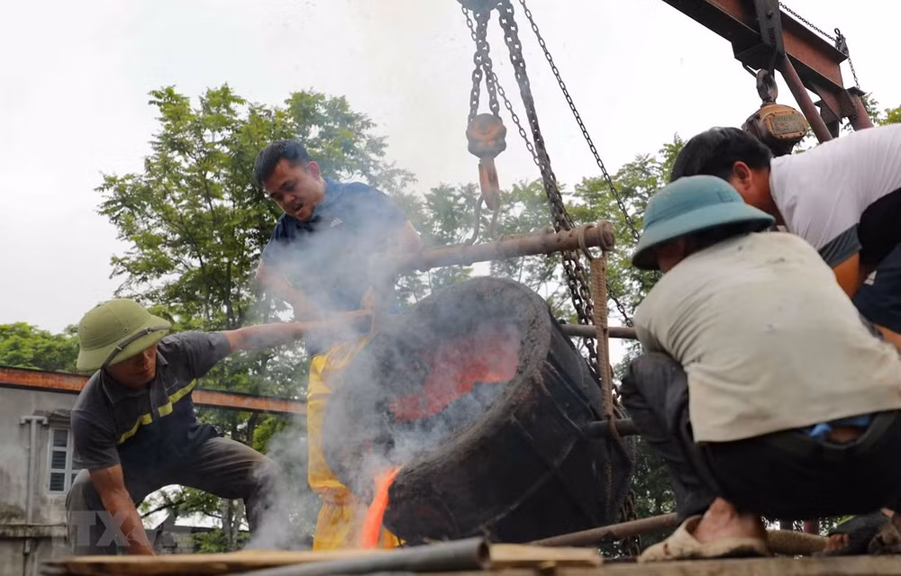 Thanh Hoa: Cérémonie de coulée de tambour de bronze pour célébrer les élections législatives ảnh 1