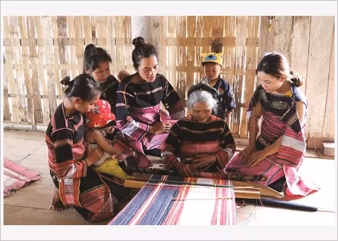 Préserver le tissage de brocatelle des Bahnar ảnh 2