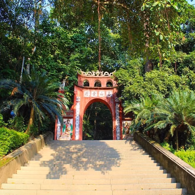 Sept architectures de portes célèbres au Vietnam ảnh 2