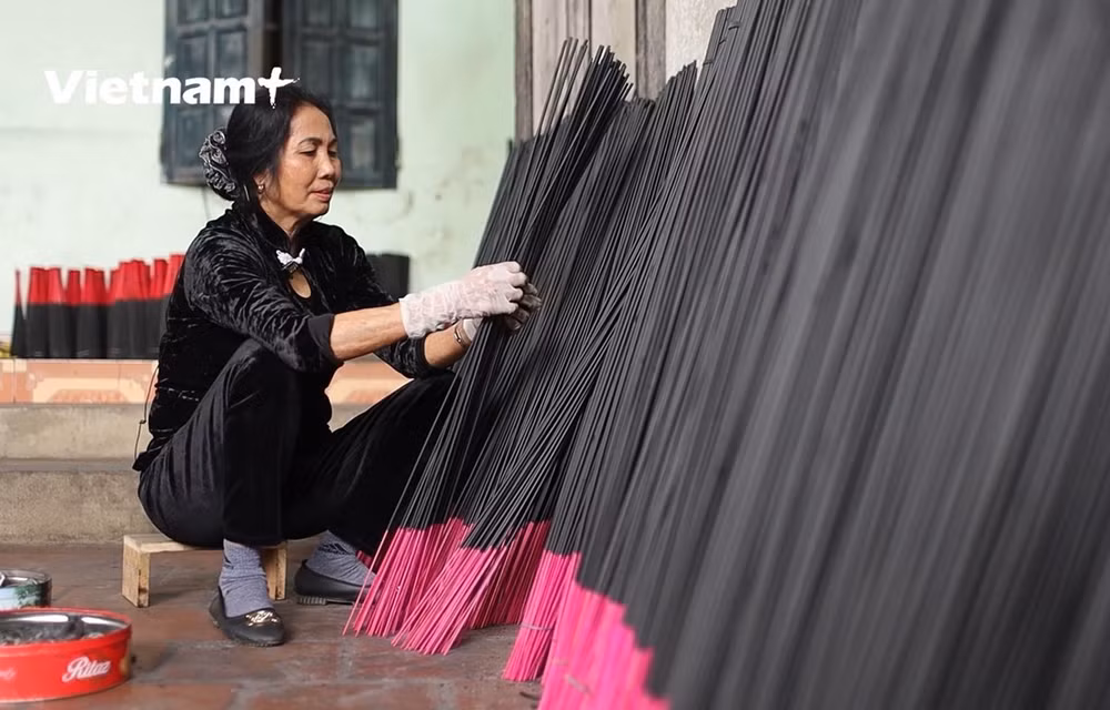 Les bâtonnets d’encens noirs du village de Choa à Bac Ninh ảnh 1 Les bâtonnets d’encens noirs du village de Choa à Bac Ninh ảnh 1