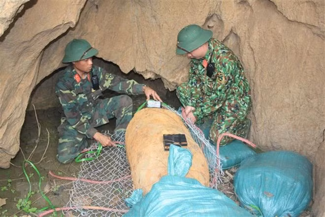 Une bombe de 500 kg neutralisée à Son La ảnh 1