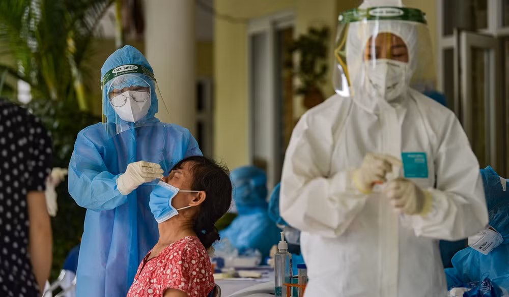 Hanoï : campagne de test RT-PCR et de test rapide à grande échelle pour 3,3 millions de personnes ảnh 1