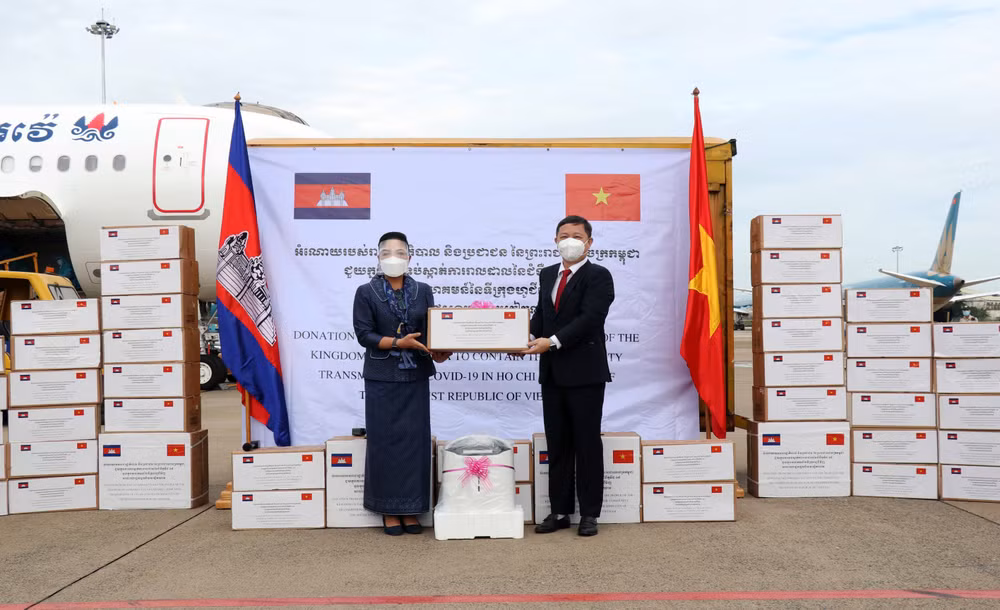 COVID-19: réception de cadeaux offerts par le Cambodge à Ho Chi Minh-Ville ảnh 1