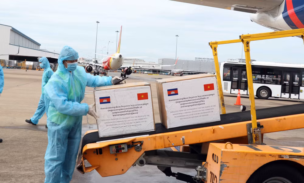 COVID-19: réception de cadeaux offerts par le Cambodge à Ho Chi Minh-Ville ảnh 2