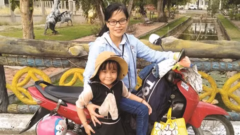 La nageuse Nguyên Thi Sari surfe sur les vagues de la vie ảnh 2