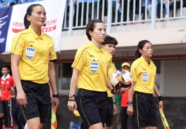 Deux Vietnamiennes pourraient intégrer le staff d'arbitrage de la 2023 Women's World Cup ảnh 1