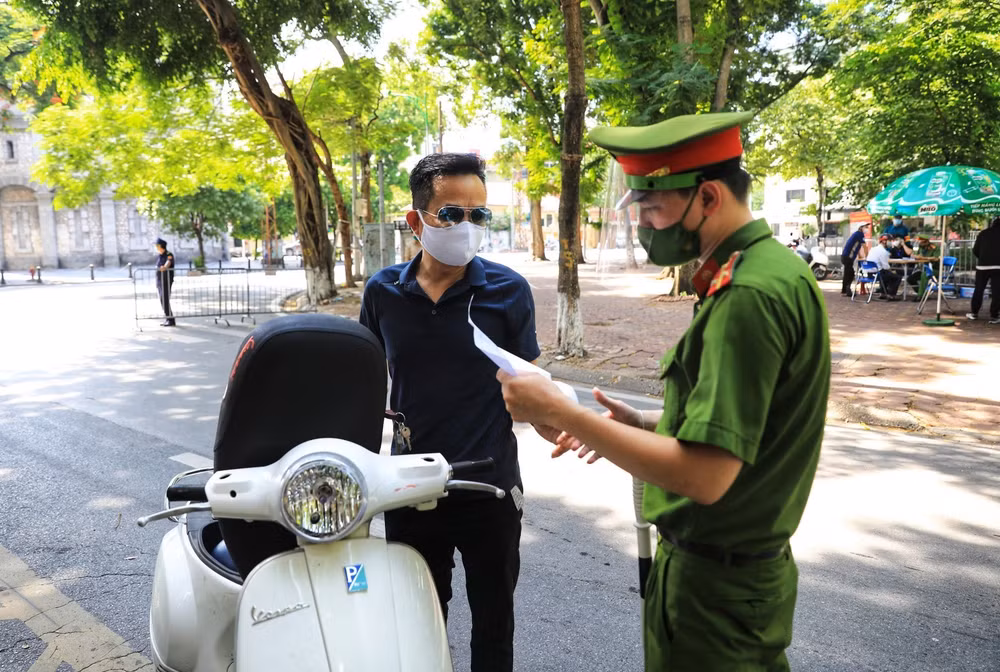 COVID-19: 26 cas supplémentaires détectés à Hanoï le matin du 29 juillet ảnh 1