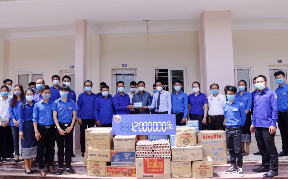 Le Laos soutient les étudiants vietnamiens dans la prévention du COVID-19 ảnh 1