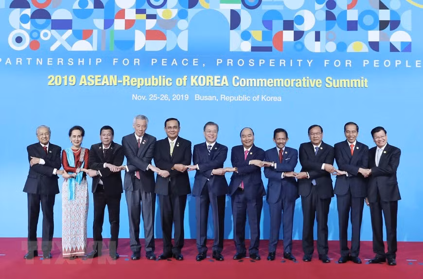 Le PM vietnamien à la 1ère session du Sommet des 30 ans du partenariat ASEAN – R. de Corée ảnh 1