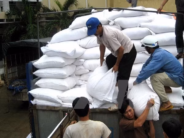Tet : le gouvernement remet plus de 10.400 tonnes de riz à 12 localités ảnh 1