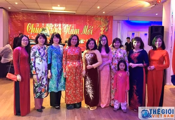 La diaspora dans différents pays accueille le Têt traditionnel ảnh 1