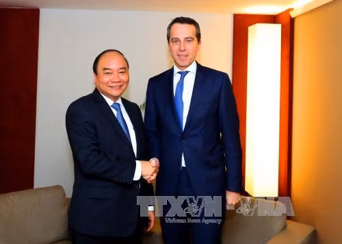 Activités du Premier ministre vietnamien au Forum économique mondial à Davos ảnh 1
