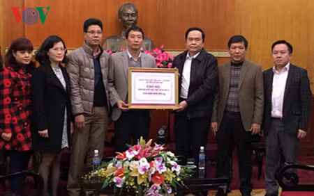 VOV aux côtés des sinistrés des crues survenues au Centre ảnh 1