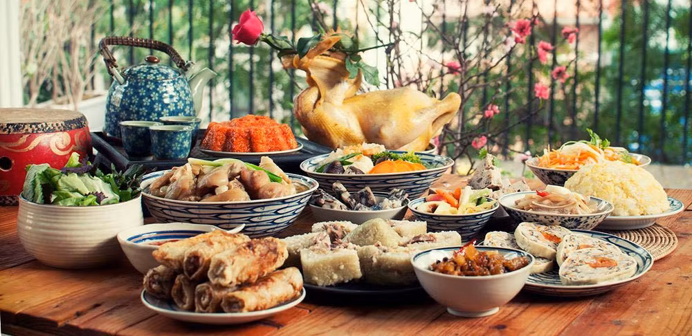 Le repas du réveillon, un trait culturel traditionnel des Hanoiens ảnh 1