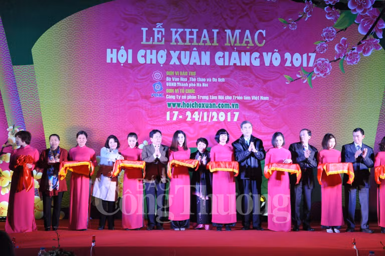 Ouverture de la Foire printanière 2017 de Hanoi ảnh 1 Ouverture de la Foire printanière 2017 de Hanoi ảnh 1