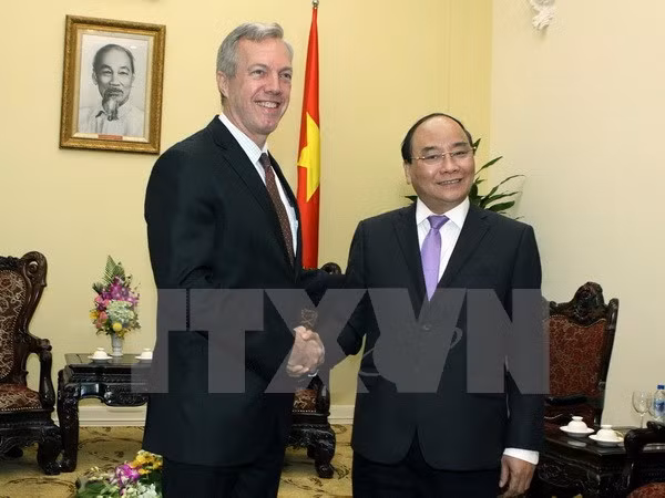 Le vice-PM Nguyen Xuan Phuc reçoit des ambassadeurs ảnh 1