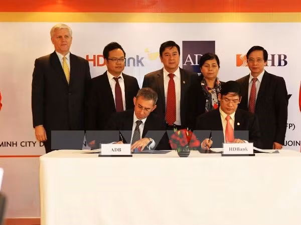 Aide de la BAD pour soutenir les activités commerciales au Vietnam ảnh 1