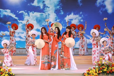 Ouverture de la 3e Fête de l'áo dài de Hô Chi Minh-Ville ảnh 1 Ouverture de la 3e Fête de l'áo dài de Hô Chi Minh-Ville ảnh 1