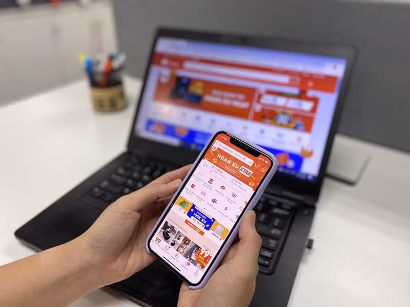Explosion des visites sur les sites web de commerce électronique ảnh 2