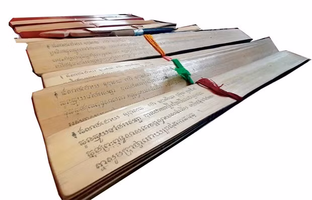 Ecriture unique sur les feuilles « Buong » du peuple khmer ảnh 1 Ecriture unique sur les feuilles « Buong » du peuple khmer ảnh 1