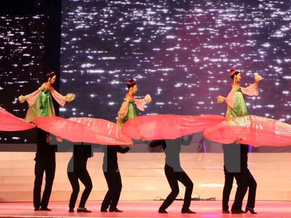 Spectacle de marionnettes pour célébrer les 40 ans de relations diplomatiques Vietnam-Thaïlande ảnh 1