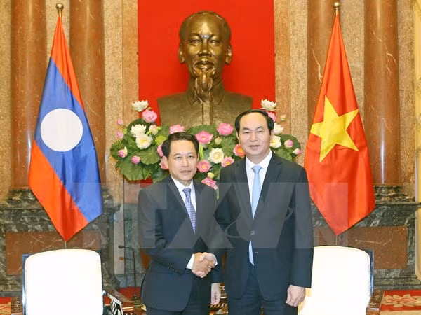 Des dirigeants vietnamiens reçoivent le ministre laotien des Affaires étrangères ảnh 2