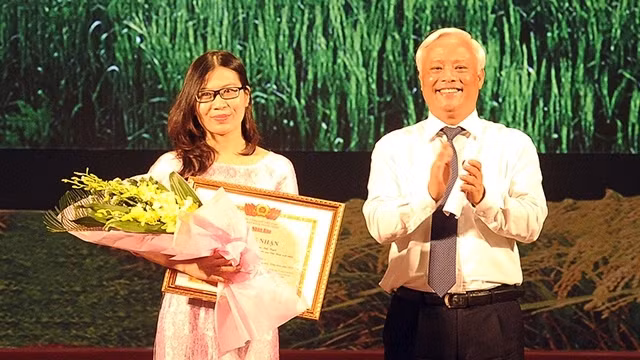 Remise des Prix du concours d’écriture sur l’agriculture, les agriculteurs et la ruralité ảnh 1