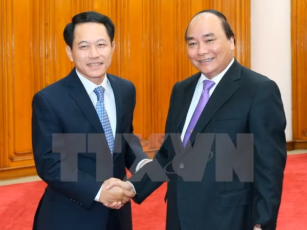 Des dirigeants vietnamiens reçoivent le ministre laotien des Affaires étrangères ảnh 1