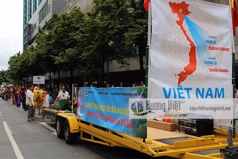 De nombreux Vietnamiens à la Parade des cultures en Allemagne ảnh 2